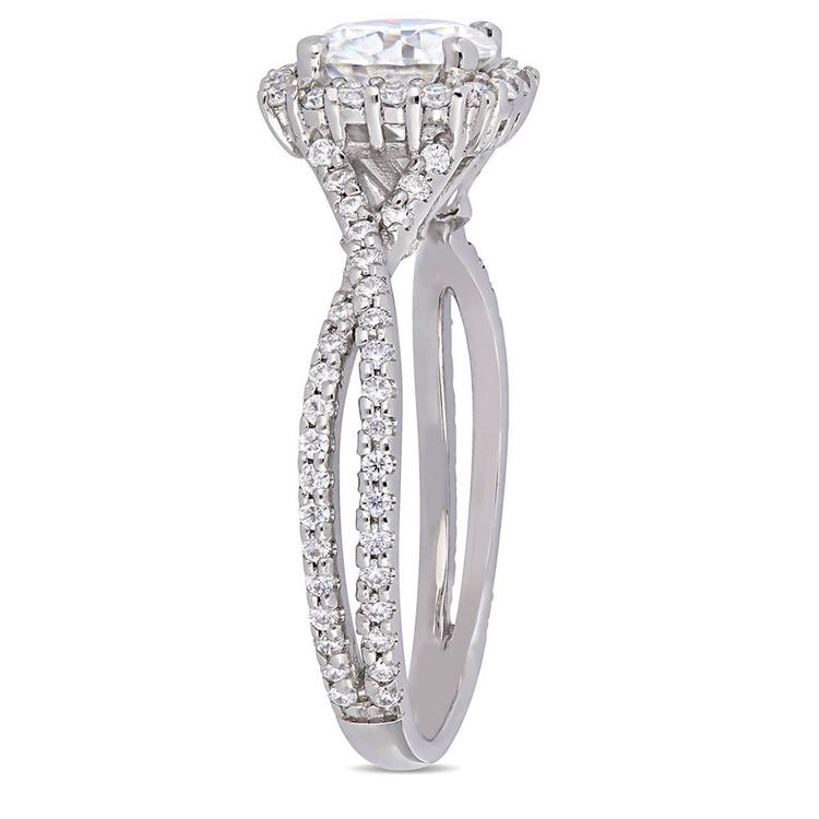 Diamond Classics™ 10kt. Round & Halo Set Engagement Ring