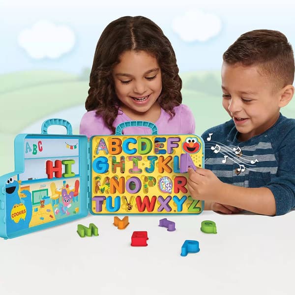 Elmo's Learning Letters
