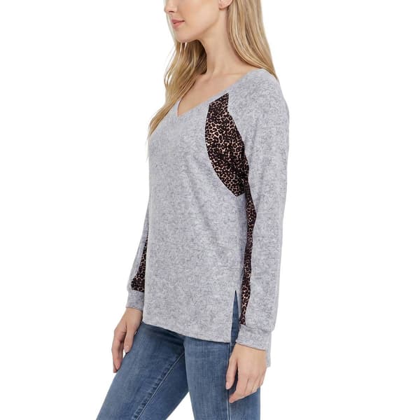 Womens NY Collection Long Sleeve Cheetah V Neck Hacci Sweater