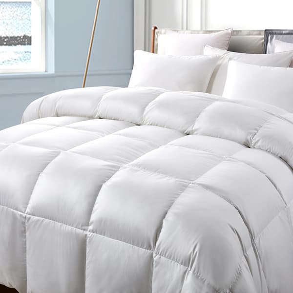 Serta® 300 Thread Count White Down Fiber Light Warmth Comforter