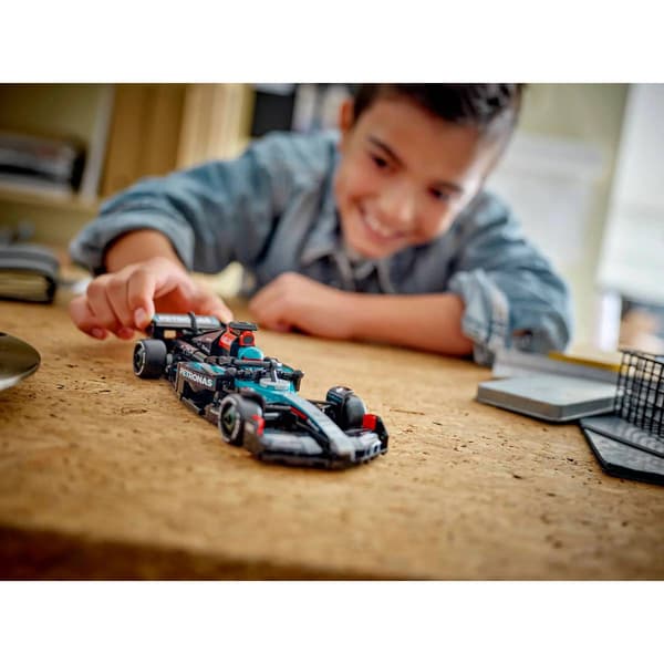 LEGO&#174; Speed Champions Mercedes AMG F1 W15