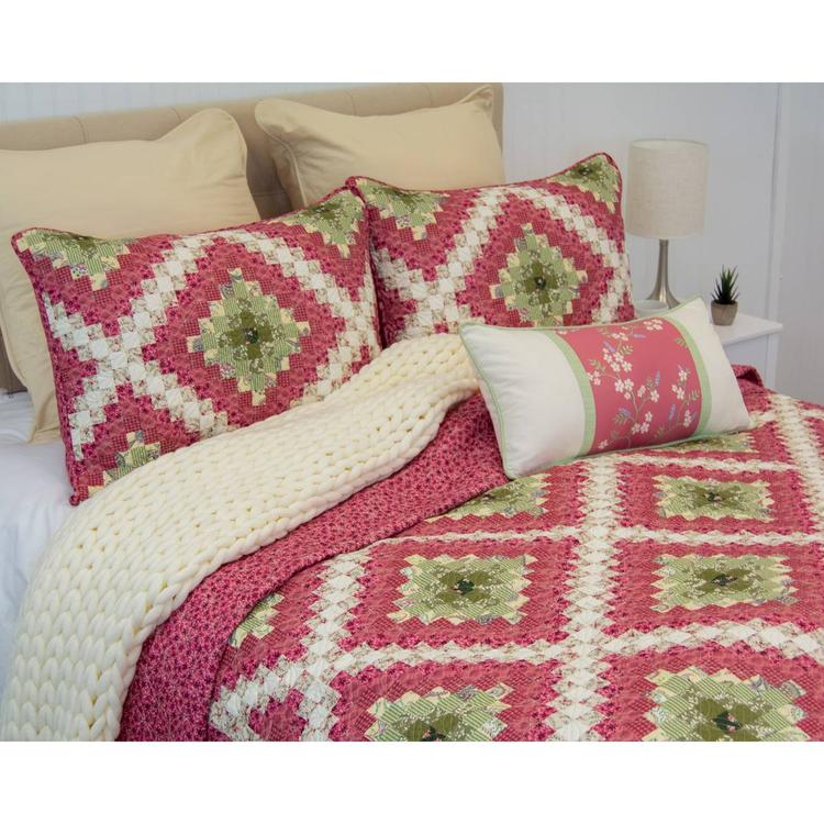 Donna Sharp Your Lifestyle Trip Around the World 3pc. Quilt Set