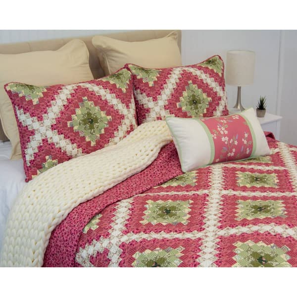 Donna Sharp Your Lifestyle Trip Around the World 3pc. Quilt Set