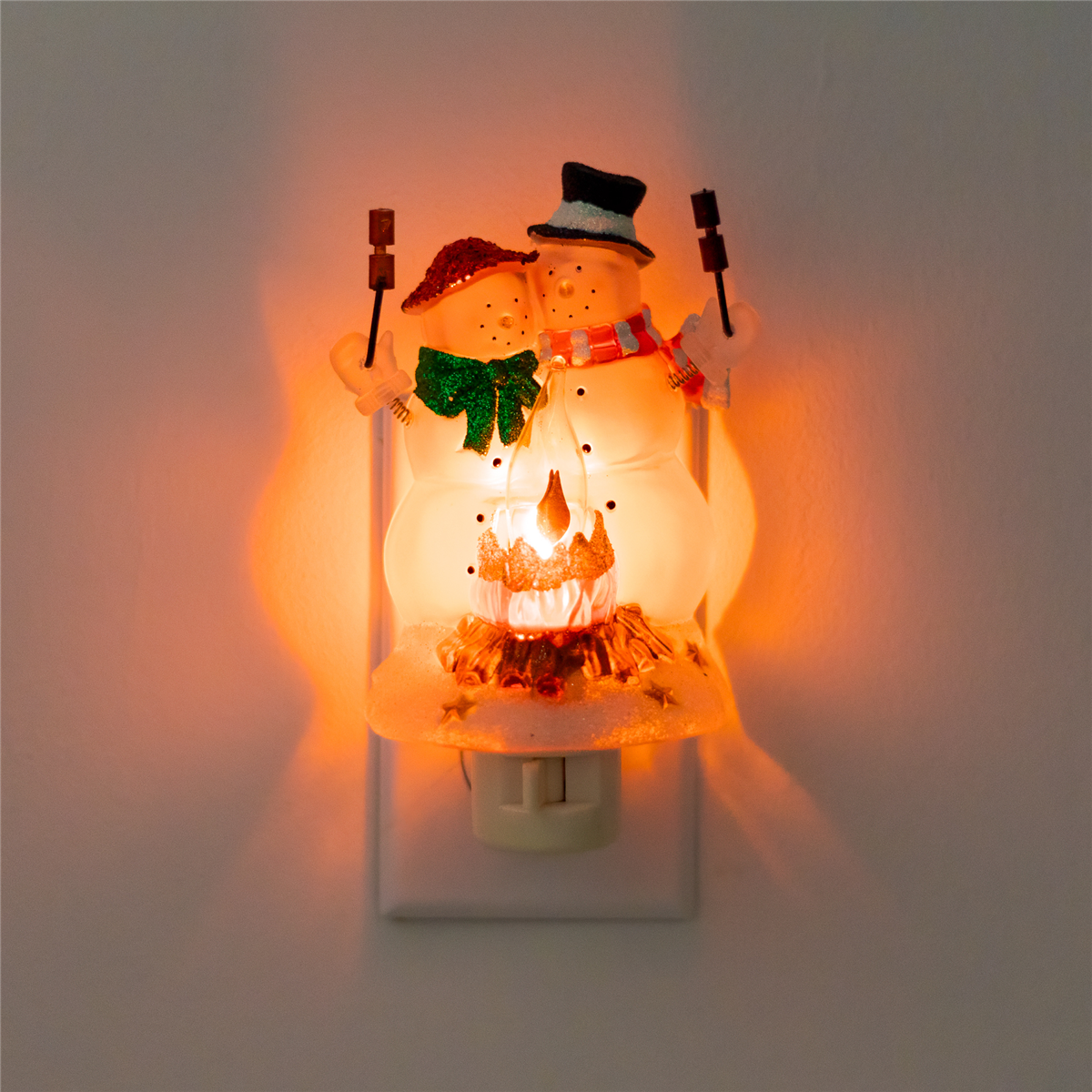 Northlight Snow Couple Roasting Marshmallow Christmas Night Light