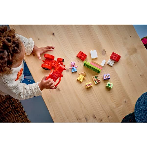 LEGO® DUPLO Peppa Pig Tractor & Market