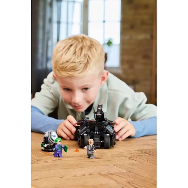 LEGO&#174; Batman Batman&#8482; Tumbler vs. Two-Face&#8482; & The Joker&#8482; Kit