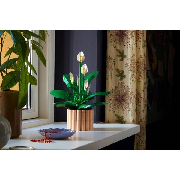 LEGO® Botanicals Peace Lily Building Kit