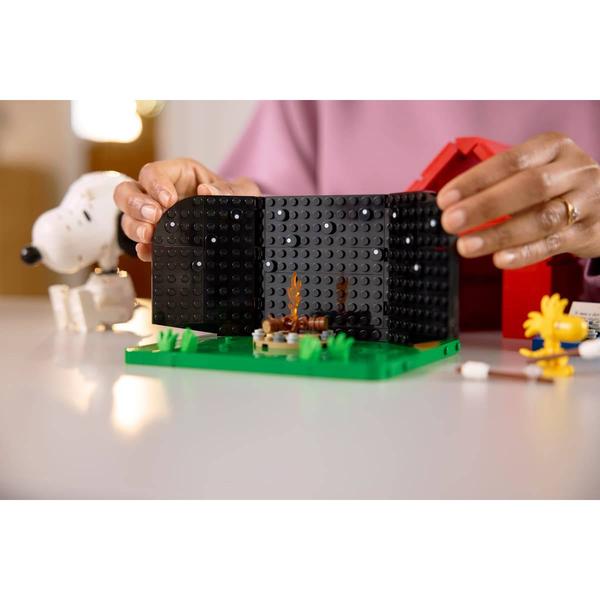 LEGO® Ideas Peanuts™ Snoopy''s Doghouse