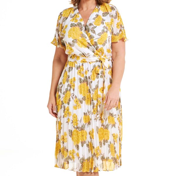 Plus Size Sandra Darren Short Sleeve Pleated Floral Wrap Dress