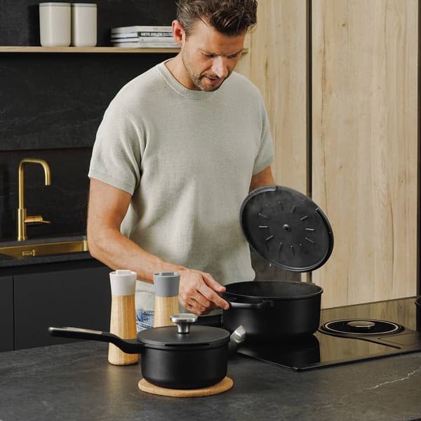 BergHOFF Phantom Nonstick 10in. Ceramic Covered Stockpot