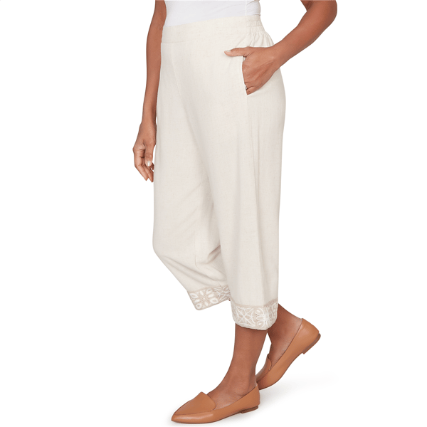 Petite Alfred Dunner Natural Wonder Embroidered Linen Capris