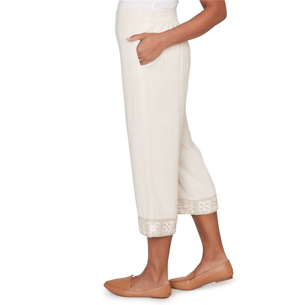 Petite Alfred Dunner Natural Wonder Embroidered Linen Capris