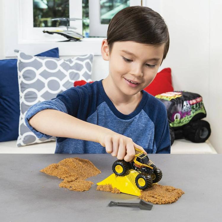 Spin Master™ Monster Jam Earth Shaker Monster Dirt Starter Set