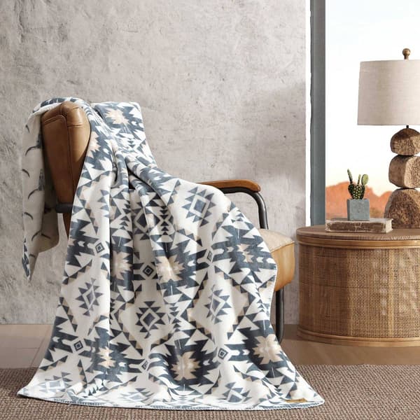 Wrangler Dakota Plush Reversible Throw