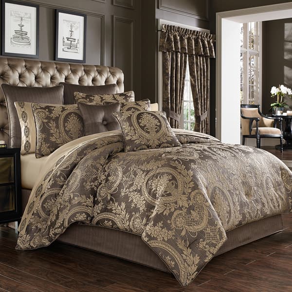 Five Queens Court Neapolitan Bedding Collection