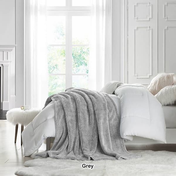 Cathay&#174; Swift Home&#174; Super Plush Oversized Throw