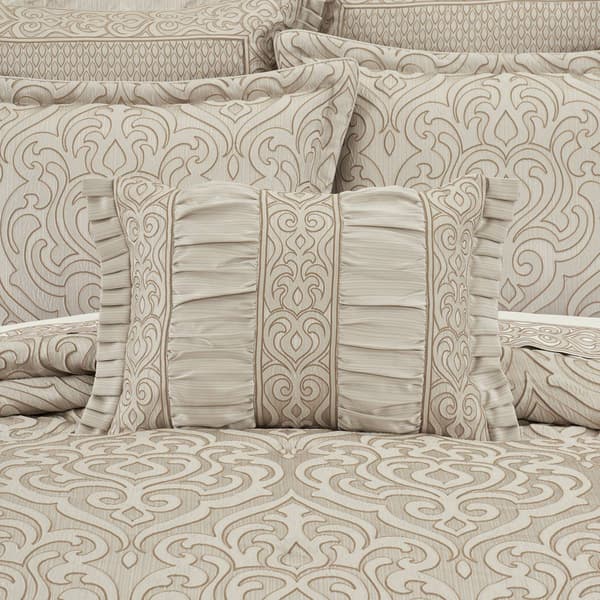 J. Queen New York Lazlo Bedding Collection