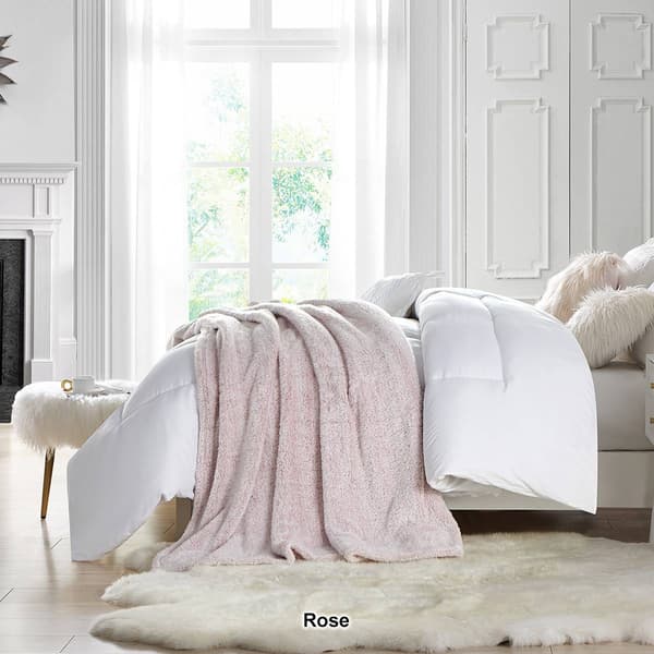 Cathay&#174; Swift Home&#174; Super Plush Oversized Throw