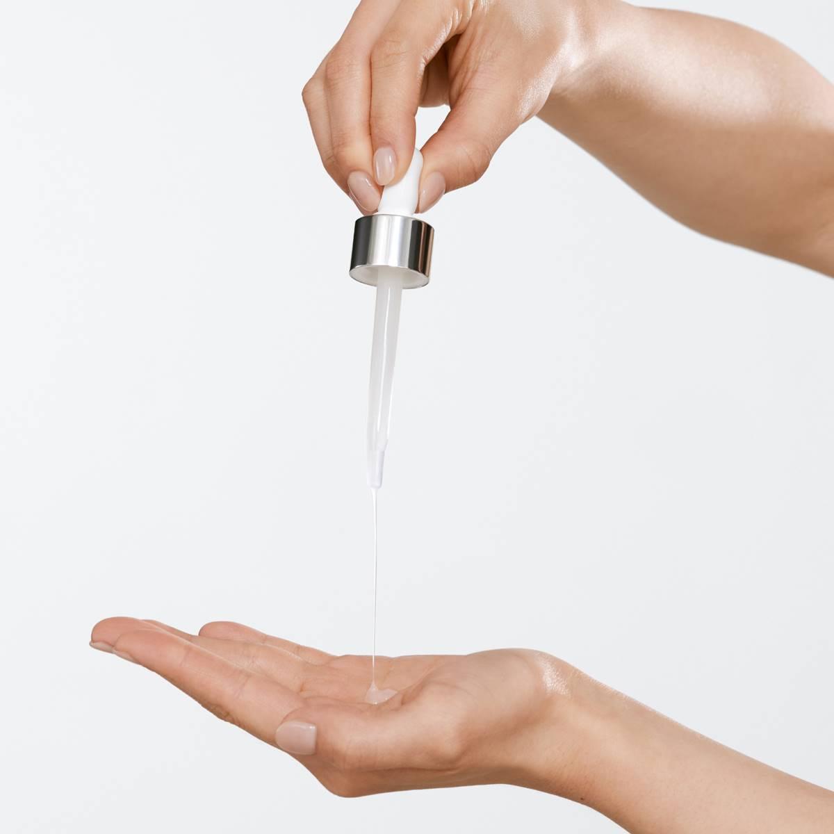 Clinique Acne Solutions™ Acne + Line Correcting Serum