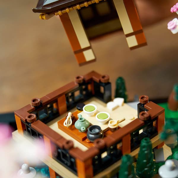 LEGO&#174; Icons Tranquil Garden