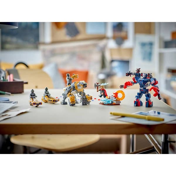 LEGO® Marvel Avengers: Endgame Thor vs. Chitauri