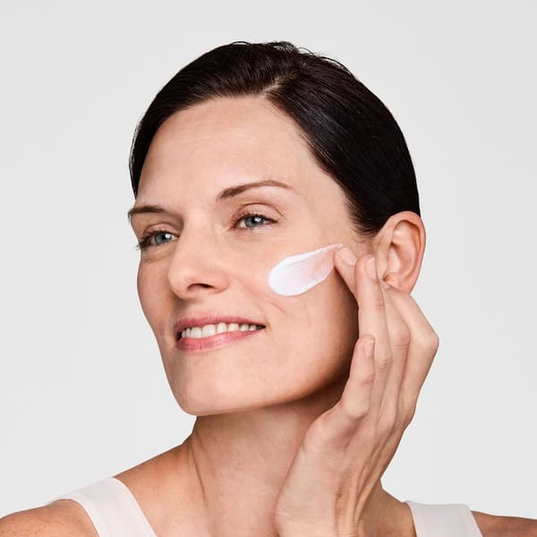 Est&#233;e Lauder&#8482; DayWear Multi-Protection Anti-Oxidant Creme SPF 15