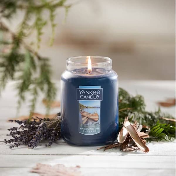 Yankee Candle&#40;R&#41; 22oz. Paddling on The Lake Candle - image 