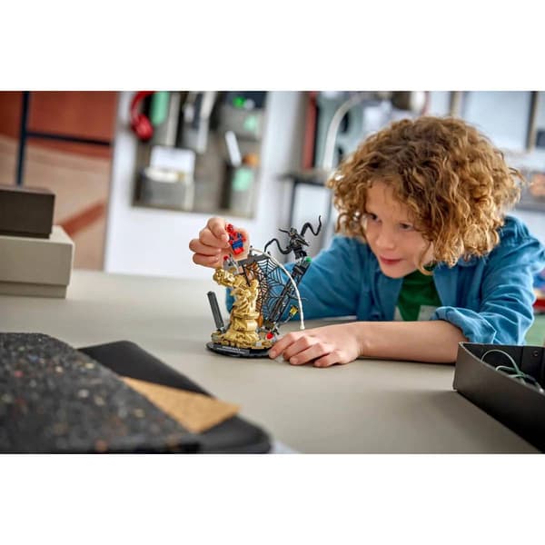 LEGO® Marvel Spiderman vs Sandman Epic Battle Building Kit