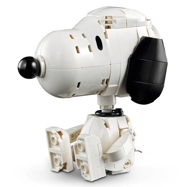 LEGO® Ideas Peanuts™ Snoopy''s Doghouse
