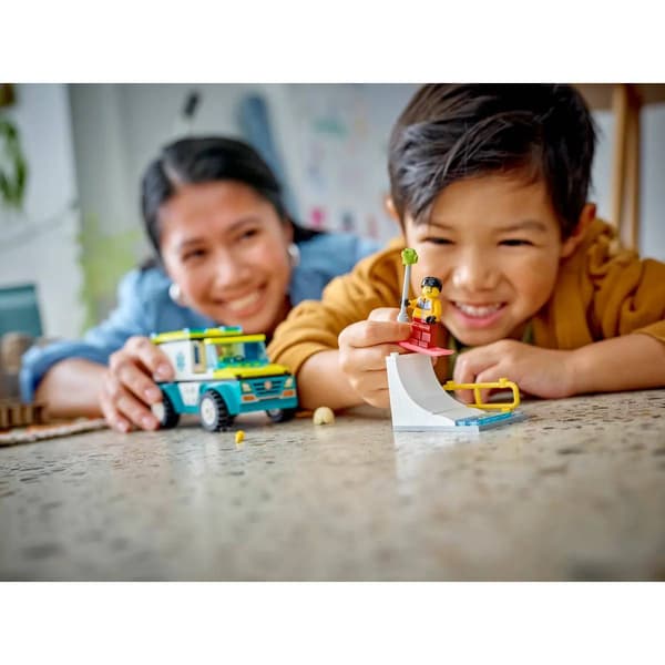 LEGO® City Emergency Ambulance &amp; Snowboarder