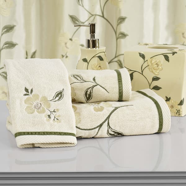 Royal Court Penny Bath Towel Collection - image 