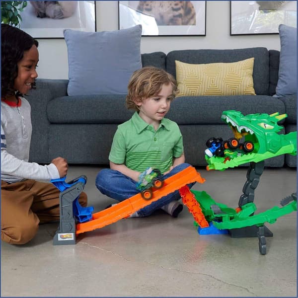 Hot Wheels&#174; Sharks vs Dinos Dragon Destruction