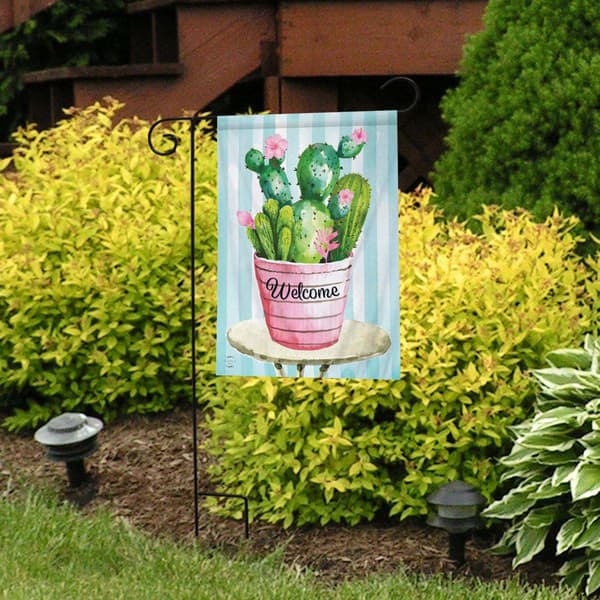 Briarwood Lane  Cactus Bouquet Garden Flag