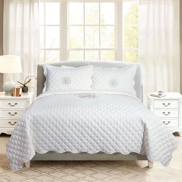 Ashley Cooper(tm) Floral Medallion 3pc. Quilt Set
