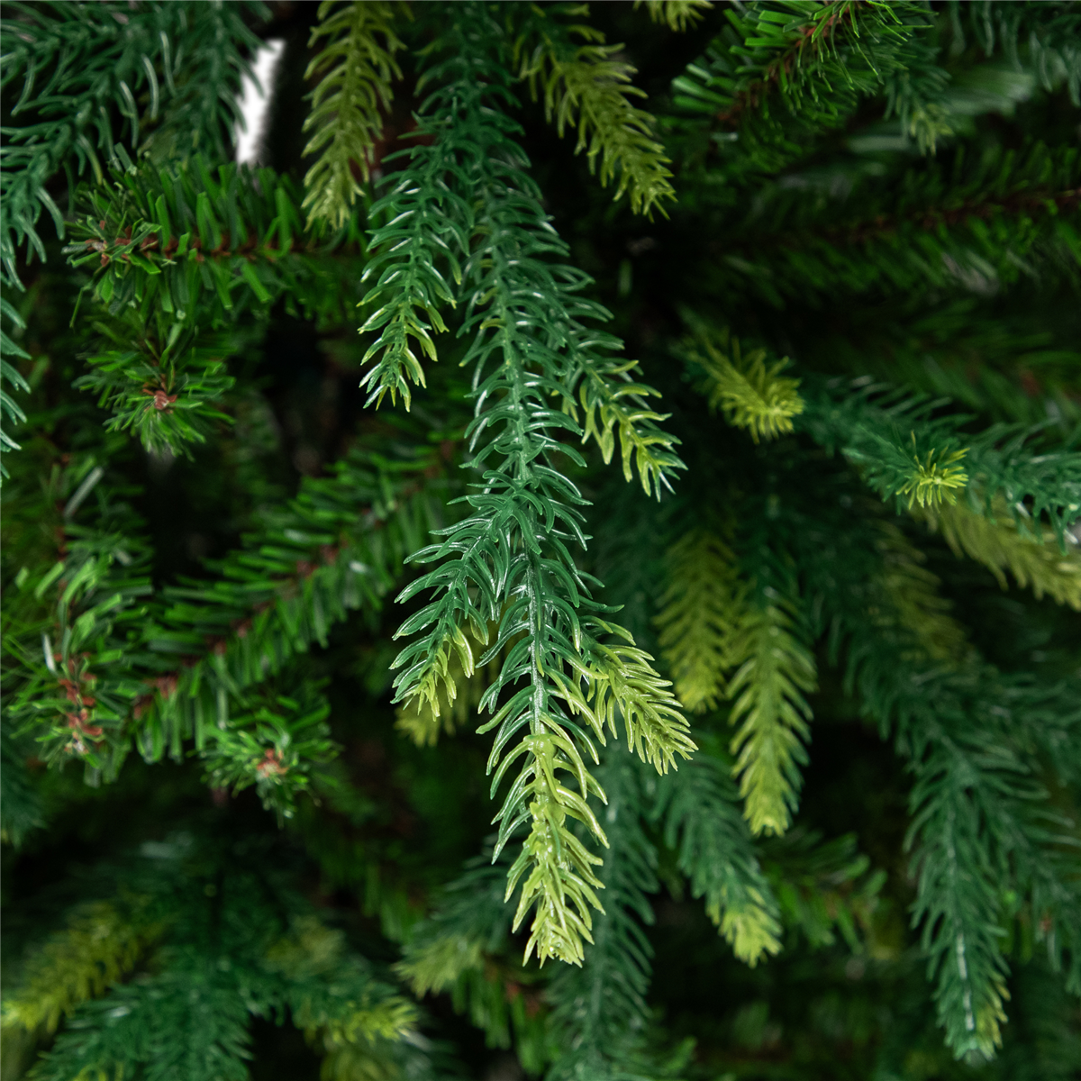 Northlight Real Touch™ 6.5ft River Deer Pine Full Christmas Tree
