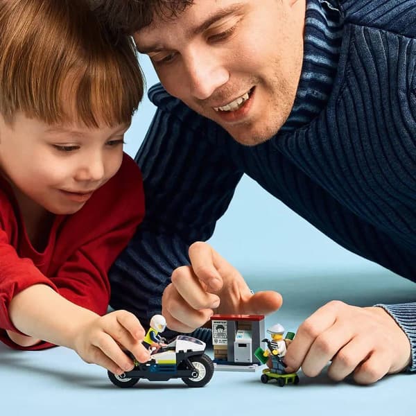 LEGO&#174; City Police Motorcycle Chase