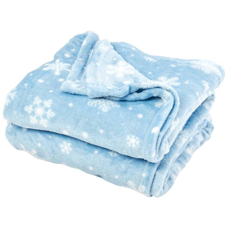 Ashley Cooper(tm) Snow Scene Plush Throw