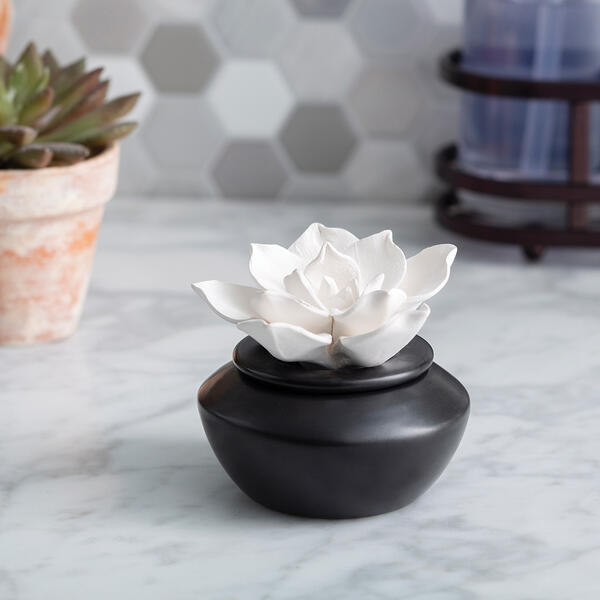 Candle Warmers Etc. Gardenia Porcelain Essential Oil Diffuser - image 