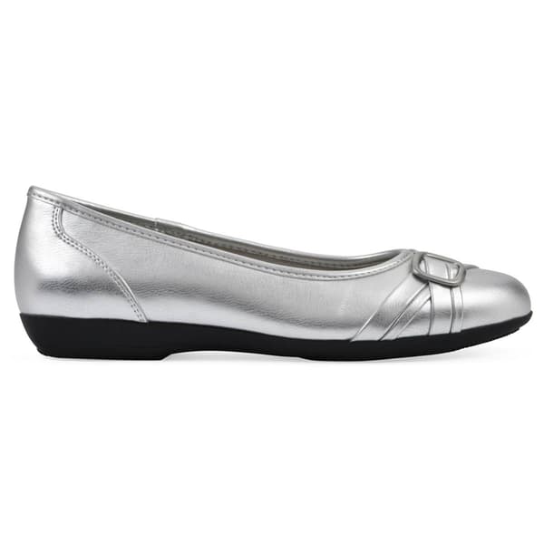 Womens Cliffs by White Mountain Calming Flats