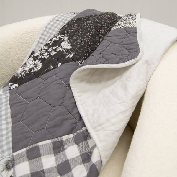 Donna Sharp Your Lifestyle Indiana Farmhouse Throw