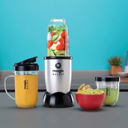 Featuring 900 watts of power, the NutriBullet 900's extractor