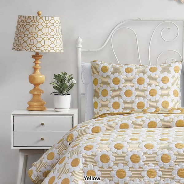 Design Studio Daisy Flower Reversible Quilt Set