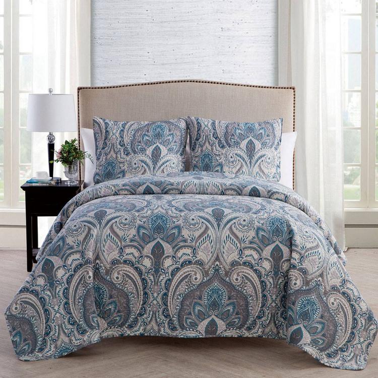 VCNY Home Lawrence Damask Quilt Set
