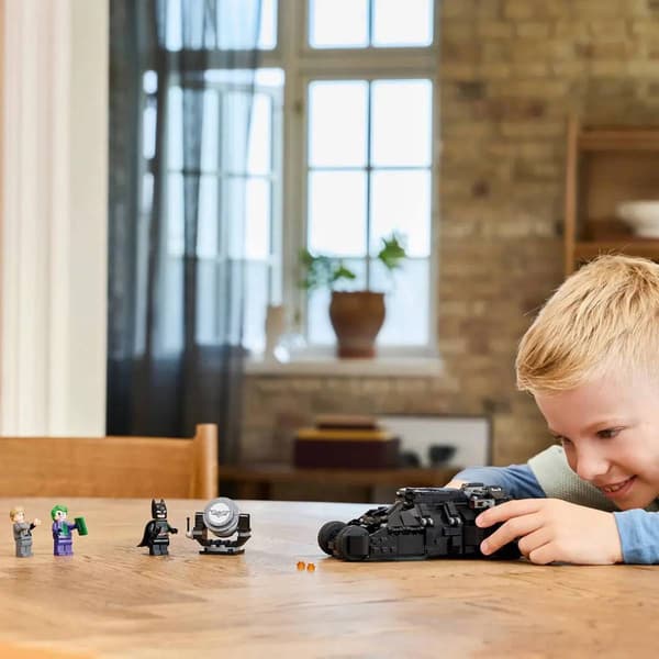 LEGO&#174; Batman Batman&#8482; Tumbler vs. Two-Face&#8482; & The Joker&#8482; Kit