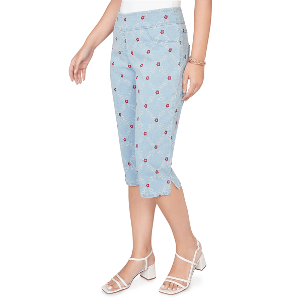 Petite Ruby Rd. French Riviera Pull On Floral Denim Capris