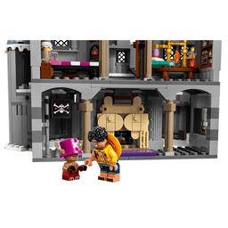LEGO® One Piece Battle at Drum Castle