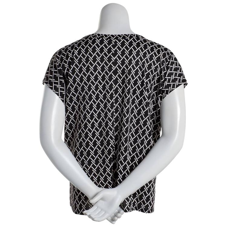 Plus Size Notations Short Sleeve Geo Grommet Neck Blouse