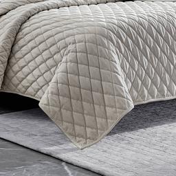 Vera Wang Diamond Velvet Quilt Set