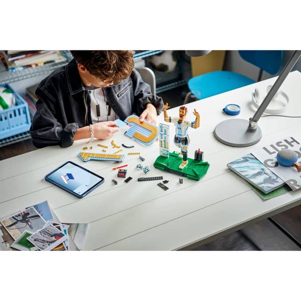 LEGO® Editions Lionel Messi – Soccer Legend
