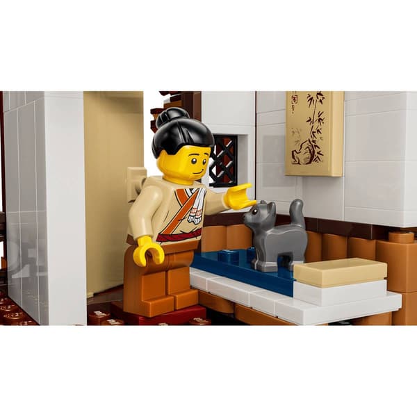 LEGO® Ancient Moon-Gazing Inn